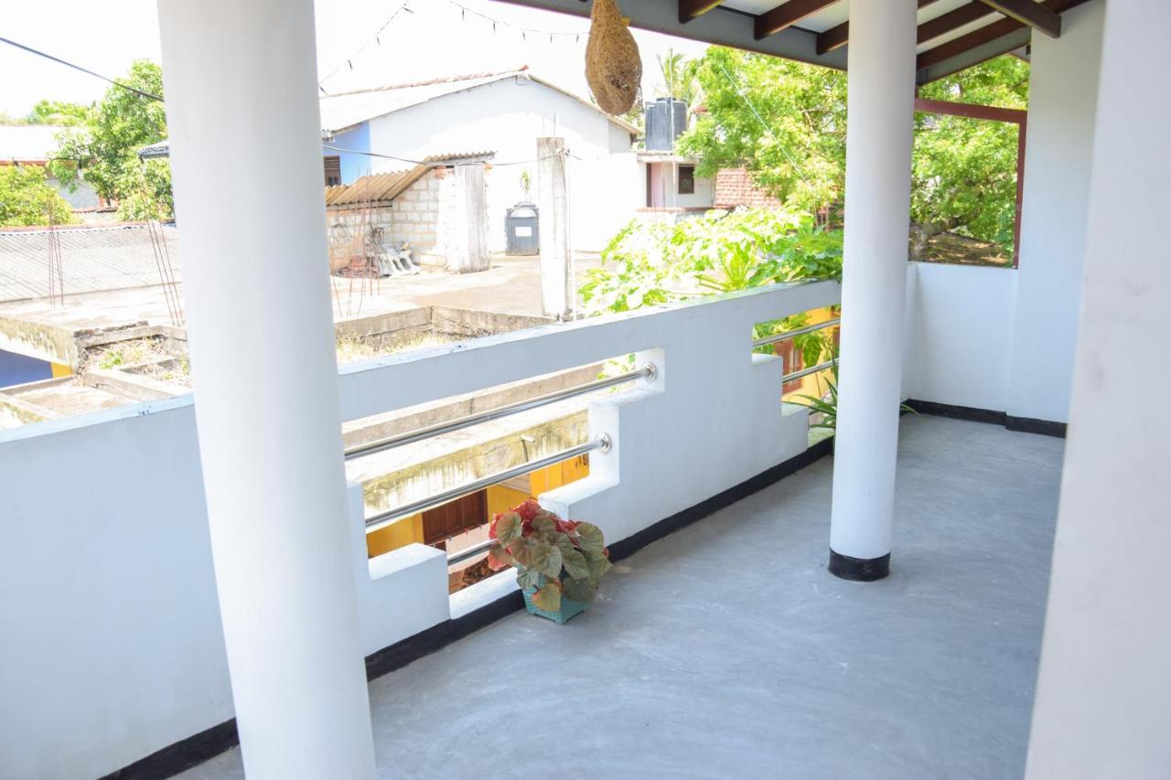 Tharaka Homestay Уелигама Екстериор снимка