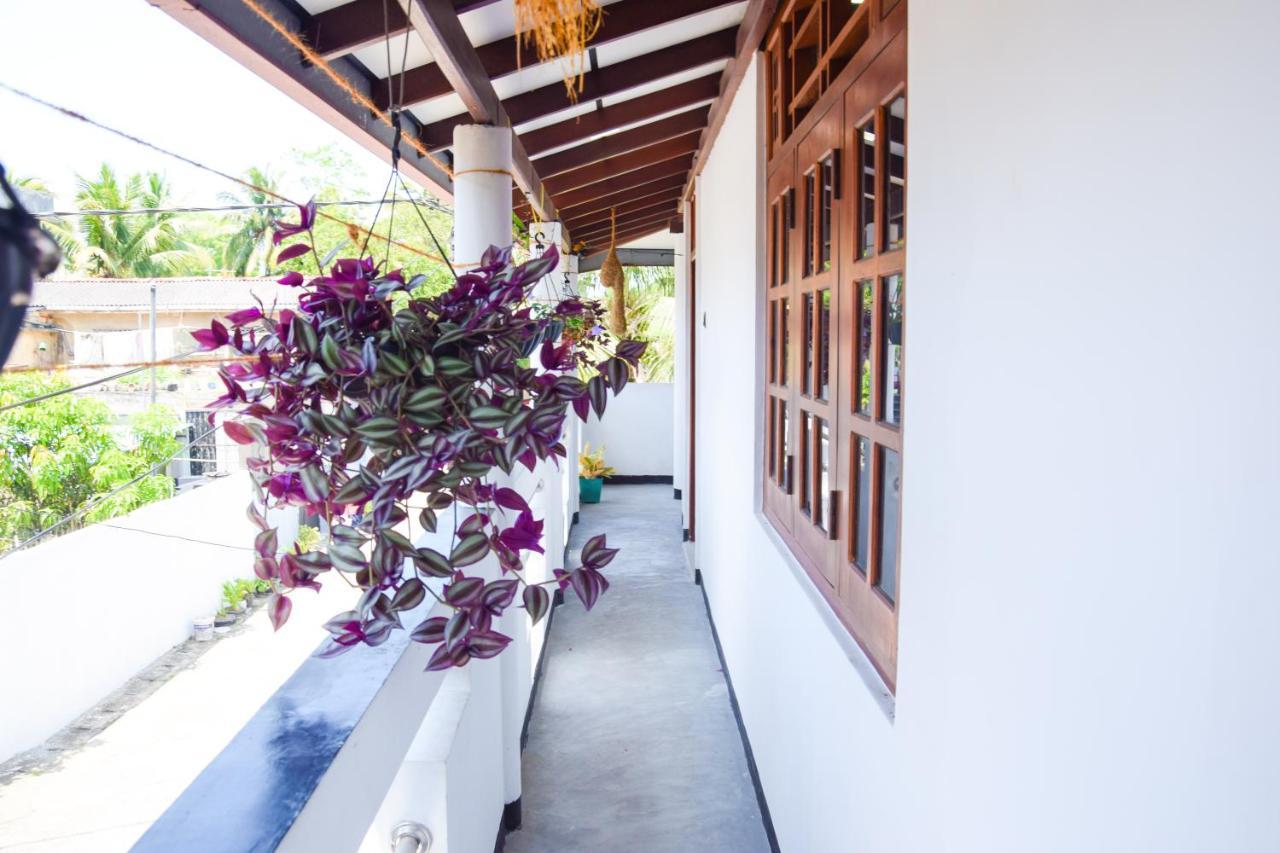 Tharaka Homestay Уелигама Екстериор снимка