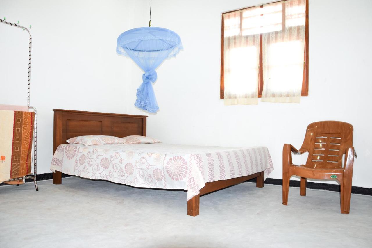 Tharaka Homestay Уелигама Екстериор снимка
