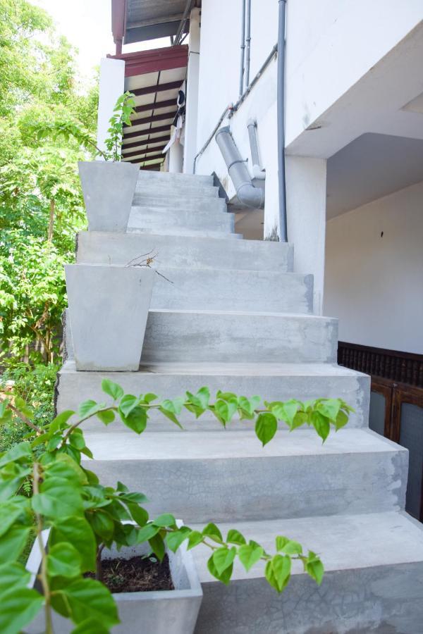 Tharaka Homestay Уелигама Екстериор снимка